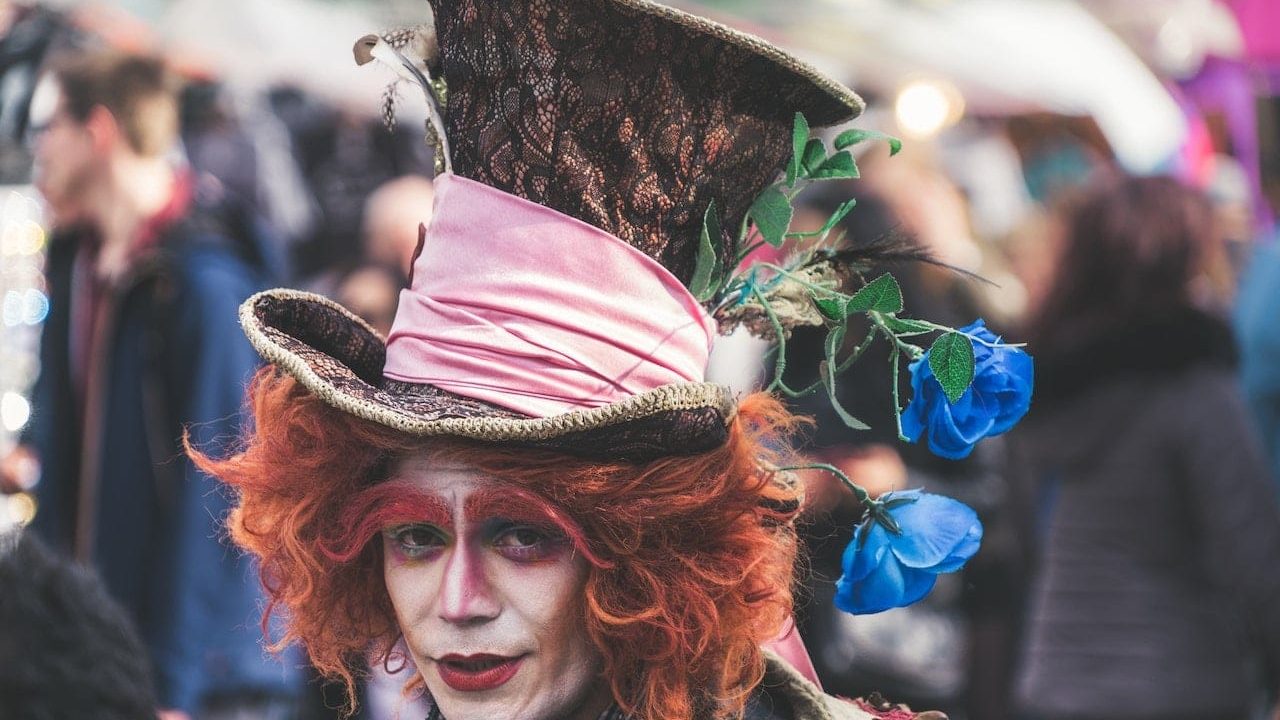 Looks_yritystekstiilit_kukkahattu